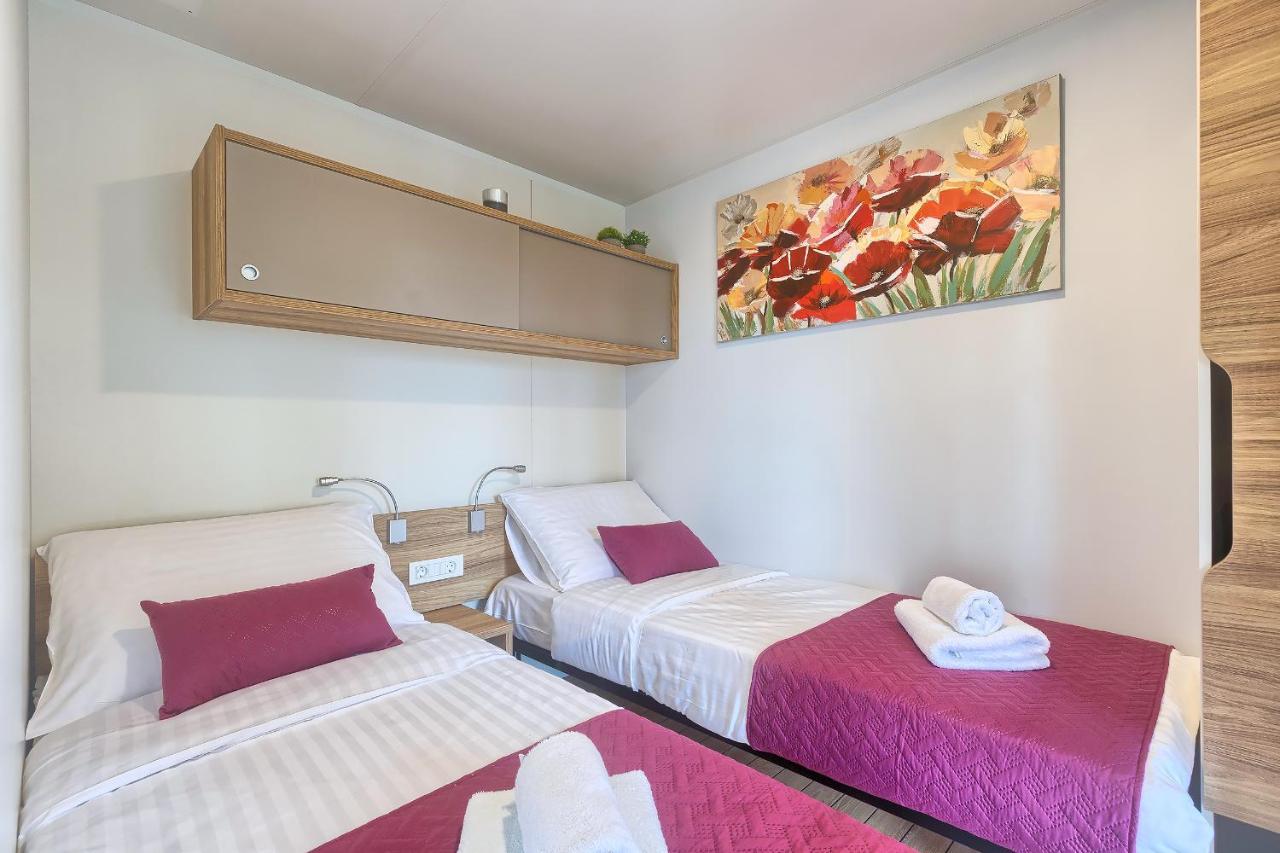 Total Escape Mobile Home Nera Camp Porton Biondi Rovinj Exterior photo