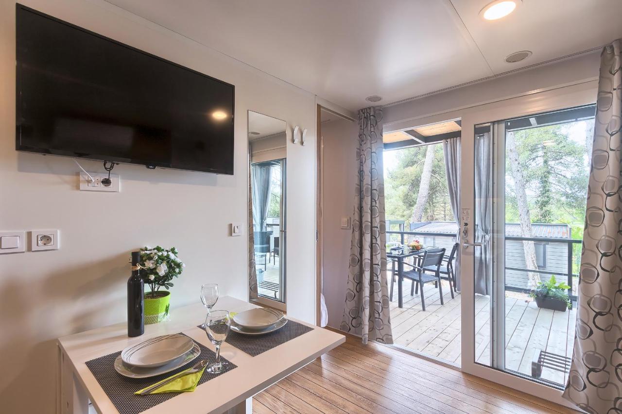 Total Escape Mobile Home Nera Camp Porton Biondi Rovinj Exterior photo